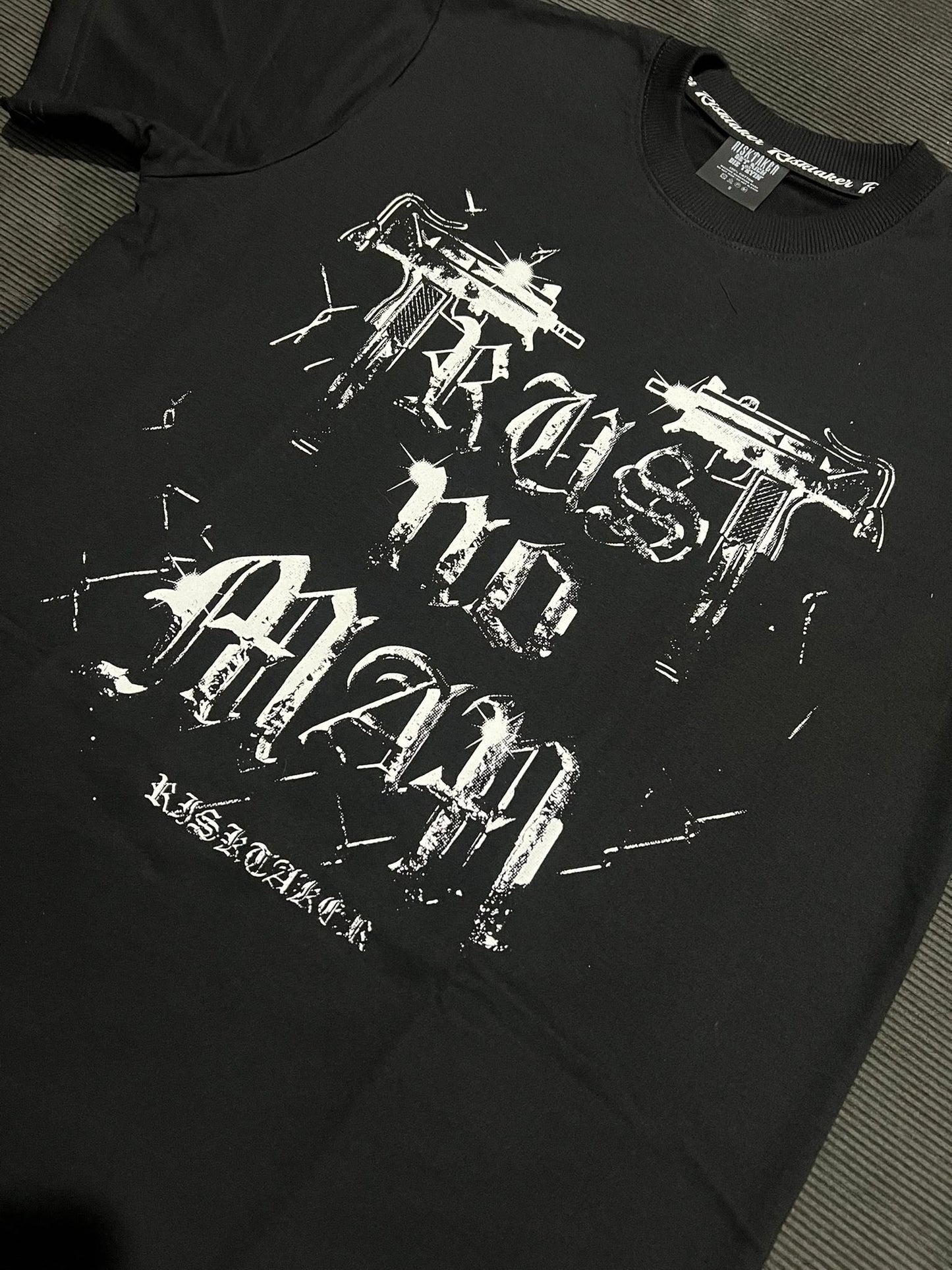 RISKTAKER " Trust no man "